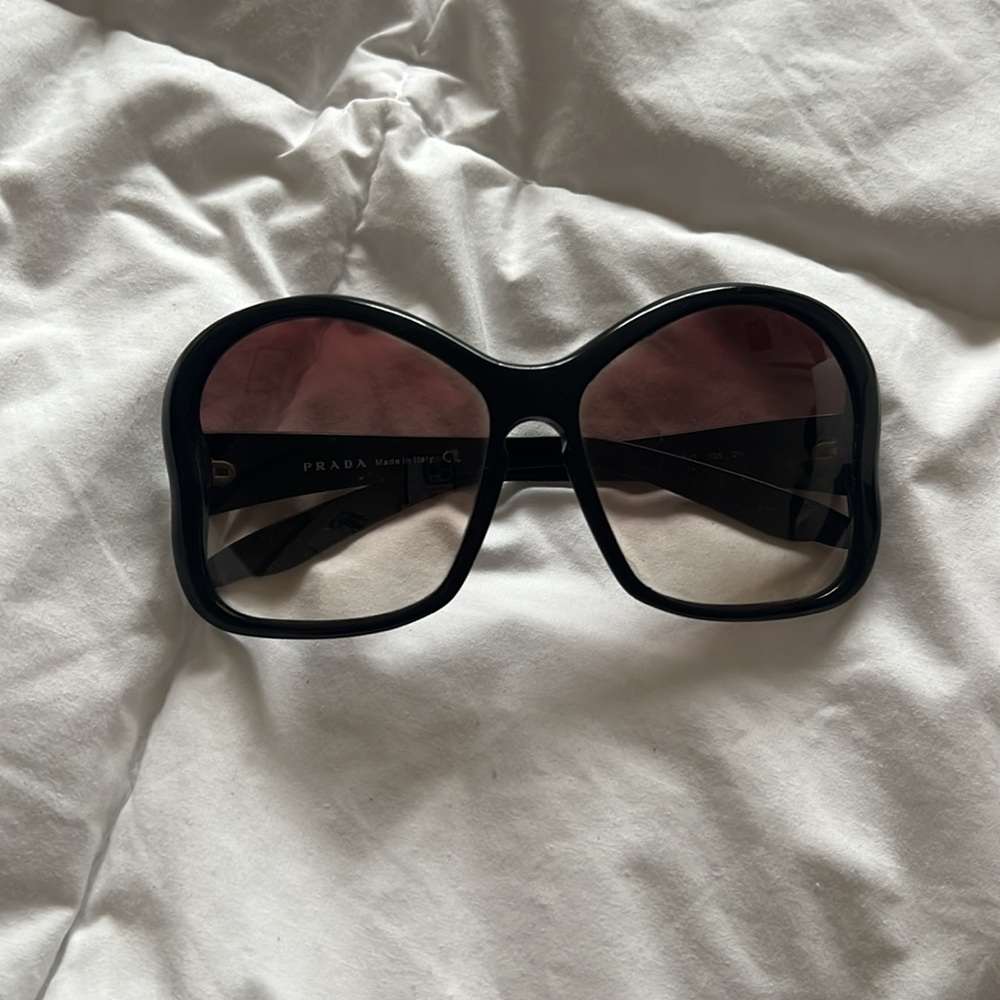 Real Italian designer Prada sunglasses. Butterfly frame SPR 18I Black